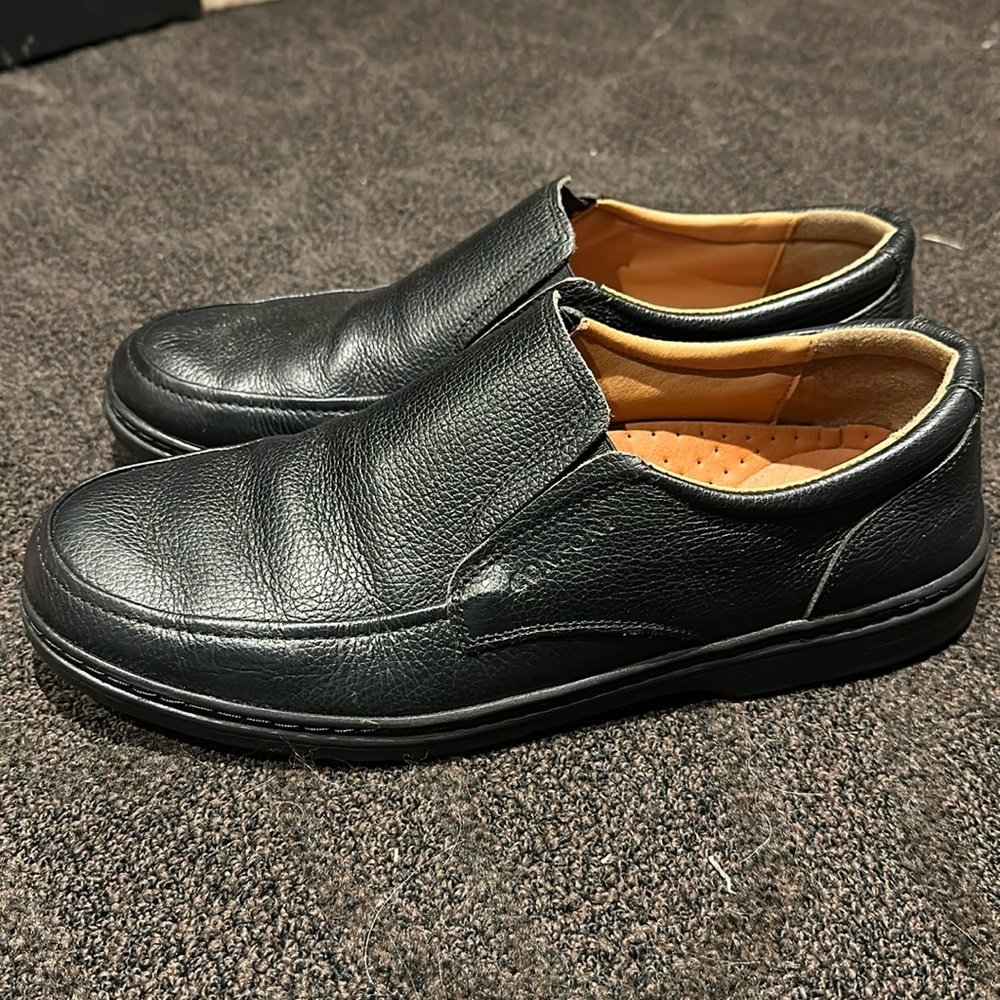 Men’s leather dress shoes